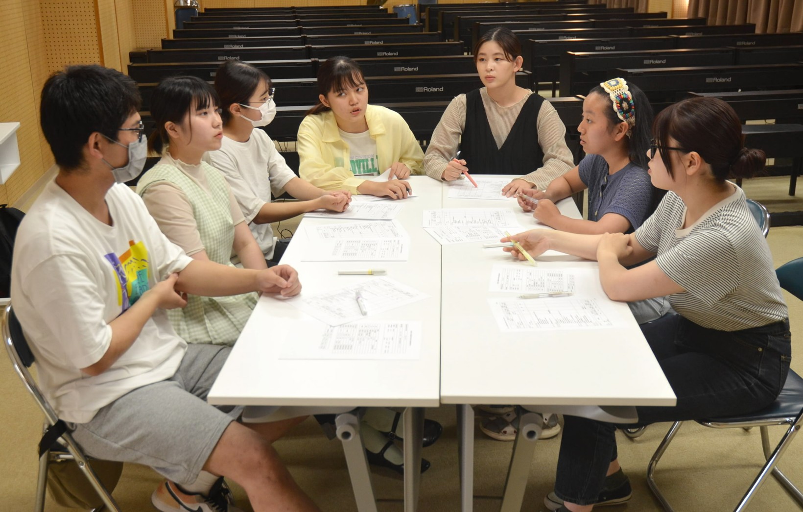 中四国の保育学生研究大会の準備を進める実行委メンバー(高知市旭天神町の高知学園短期大学)