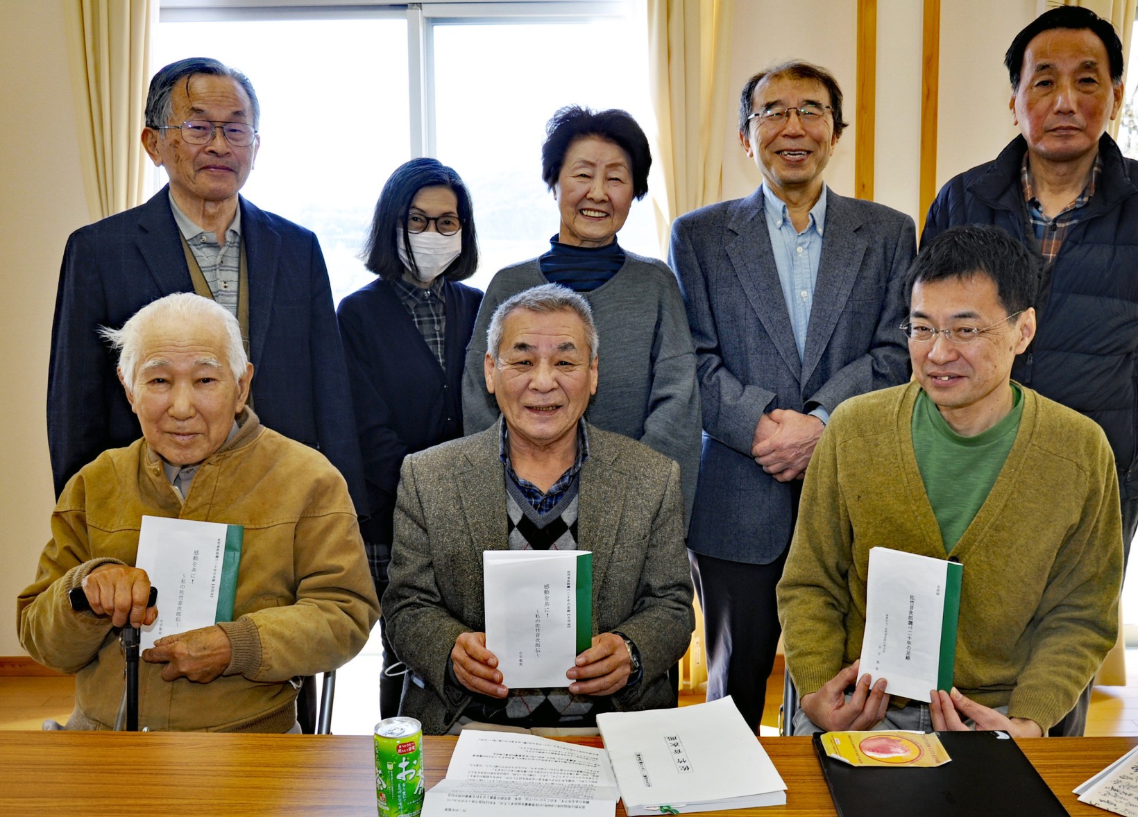 「佐竹音次郎の生き方を広く知ってほしい」と話す学ぶ会のメンバー（四万十市竹島の下田地区竹島防災コミュニティセンター）